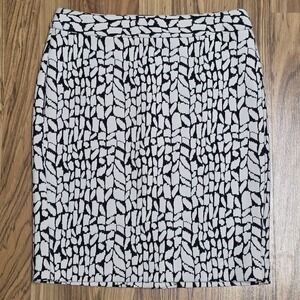 Ann Taylor Petite Pencil Skirt Women's Size 4P Black White Abstract Leaf Pattern